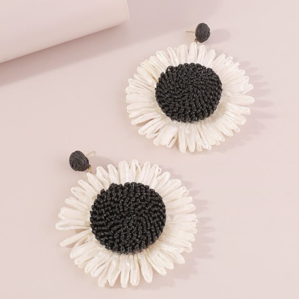 🖤🤍Earrings🤍🖤 - Picture 2 of 4